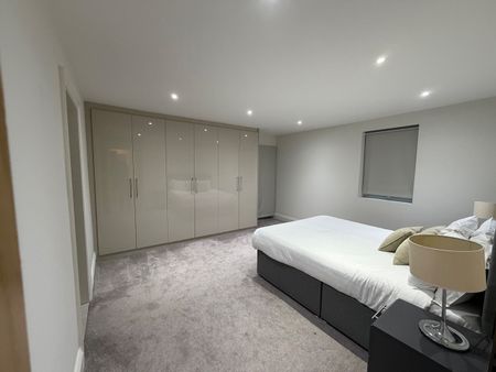 2 Bed Flat, London, W5 - Photo 4