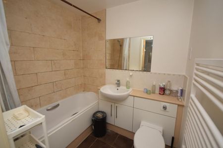 2 bedroom flat to rent - Photo 4