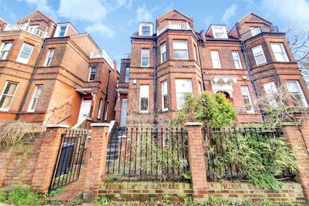 A well presented two bedroom apartment on the raised ground floor of this stunning period conversion. - Photo 5