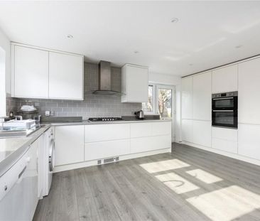 4 bedroom link detached house to rent - Photo 5