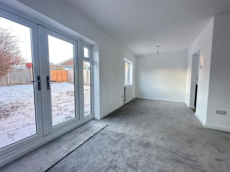 3 bedroom House To Let Total Size: 872 SQ FT - Photo 2