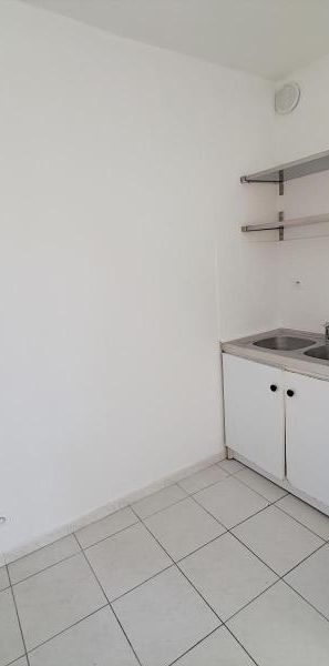 Location Appartement 1 pièce 25m² AIX EN PROVENCE 90ème - Photo 1