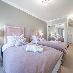 Marlborough Lodge, Kidlington, Oxfordshire - Photo 2