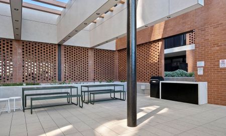 1 Bedroom Plus Study Room Apartment in Iconic Mason - Photo 2