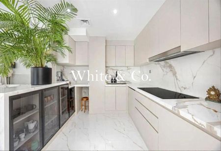 Private Pool| Fully Renovated |Large Plot - Photo 3