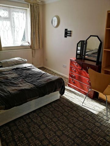 3 bedroom semi-detached house to rent - Photo 5