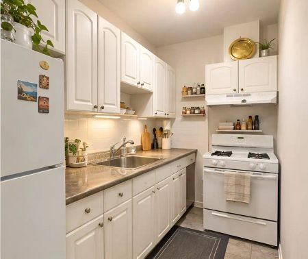 567 Woolwich St — Unit 4 - Photo 3