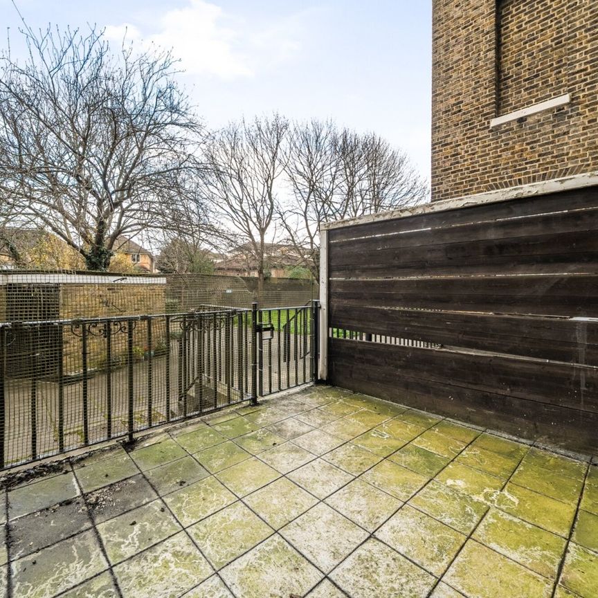Flat to rent - The Terrace, London, SE8 - Photo 1