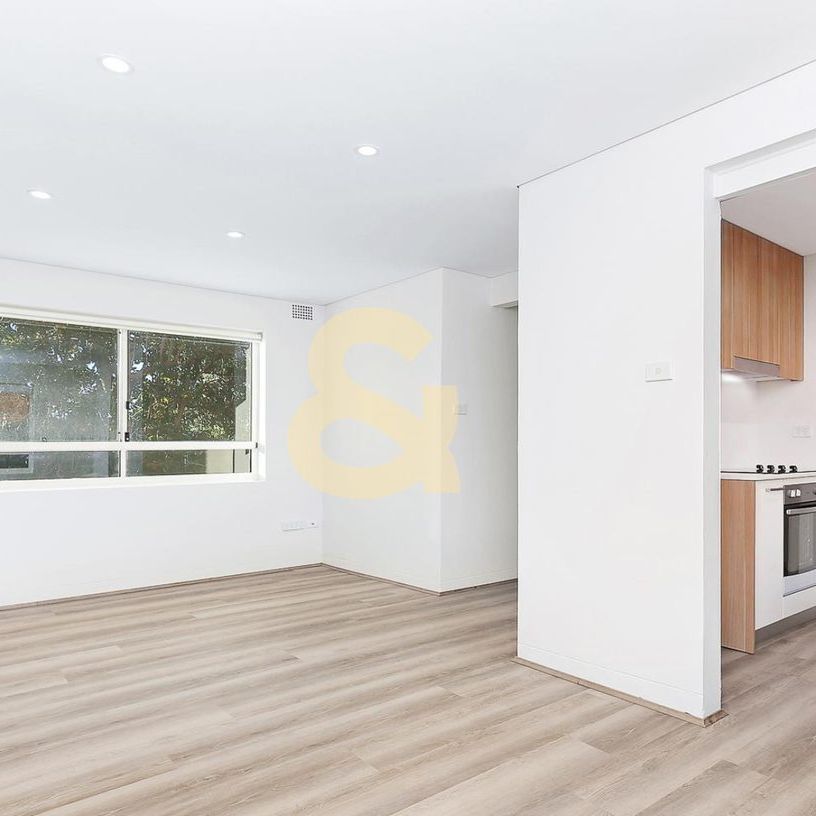 Bright & Spacious 2-Bedroom Apartment - Photo 1