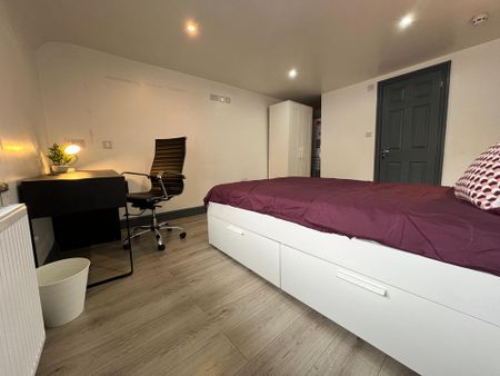 1 bedroom in a house share to rent - Photo 2