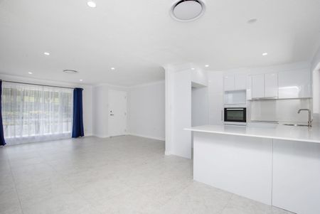 1 Wilga Grove, Ashmore QLD 4214 - House For Rent - $950 | Domain - Photo 2