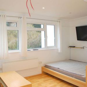 Studio to rent - Photo 2