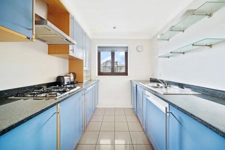 2 bedroom flat in Star Place - Photo 4