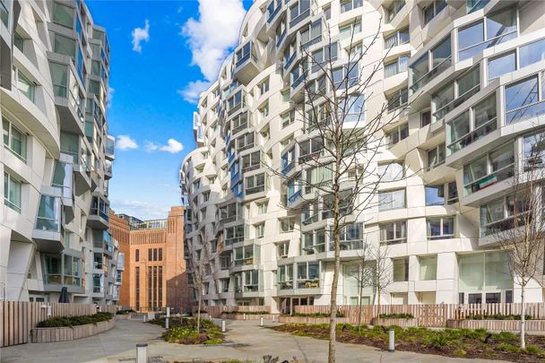 An incredible two bedroom apartment located in the exciting new development within the iconic Battersea Power Station. - Photo 1