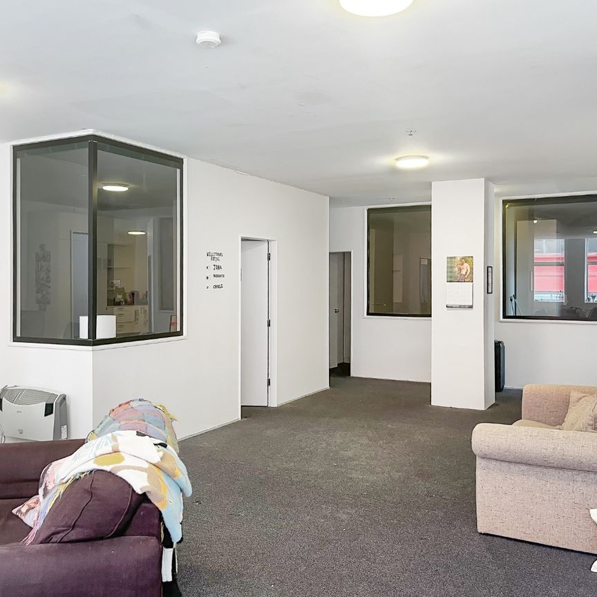 Perfect for students -Spacious 6-Bedroom Apartment in the Heart of Wellington - Photo 1
