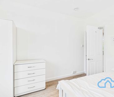 RM3 Woodstock Court | Lee | London | SE12 9HT - Photo 2