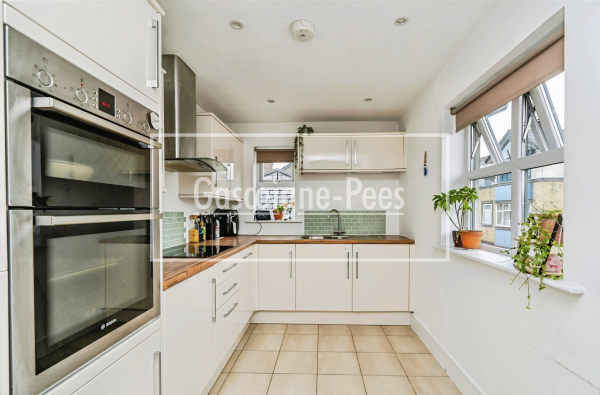 High Street, Addlestone - Photo 1