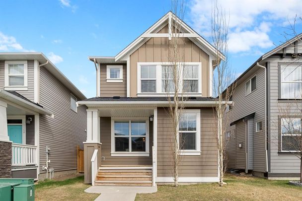 Spacious 3 Bed Home In Airdrie – Steps From Herons Crossing School . - Photo 1