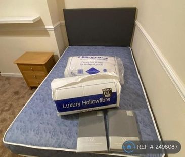 1 bedroom in a house share to rent - Photo 1