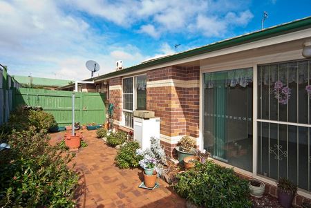 Unit 2/2 Brunckhorst Drive - Photo 3