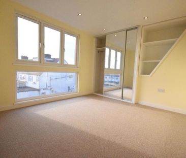 3 bedroom flat to rent - Photo 4