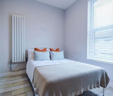 6 bedroom terraced house to rent - Photo 3