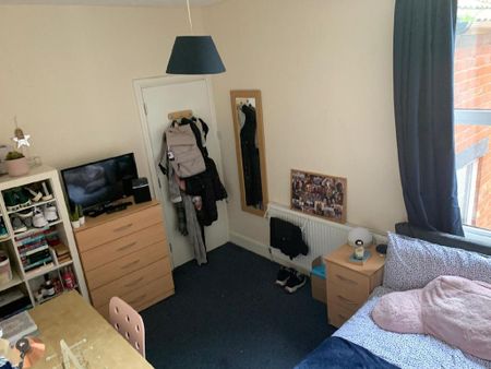 5 bedroom house to rent - Photo 2