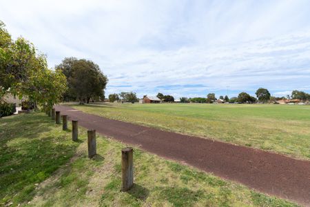 24 Goroka Grove, Ballajura - Photo 2