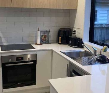 Newly Redecorated Unit in Hamilton East - Photo 4