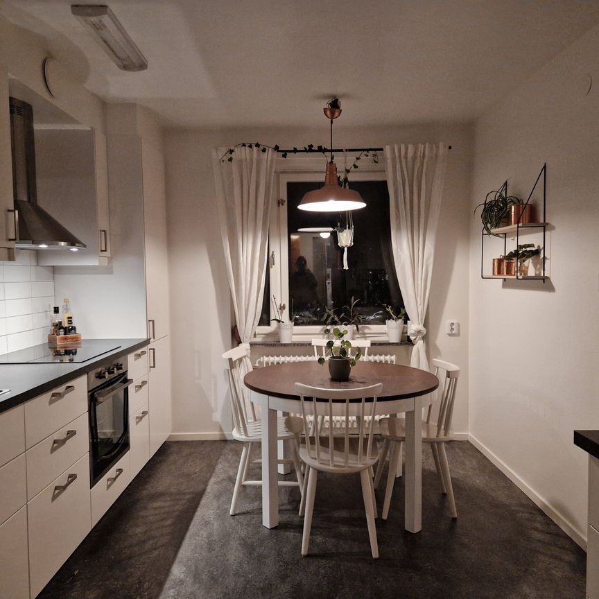 Trollesundsvägen, Bandhagen - Photo 2