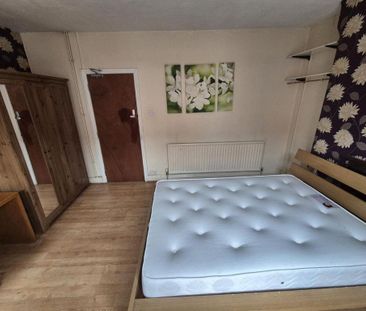 1 bedroom in a house share to rent - Photo 6