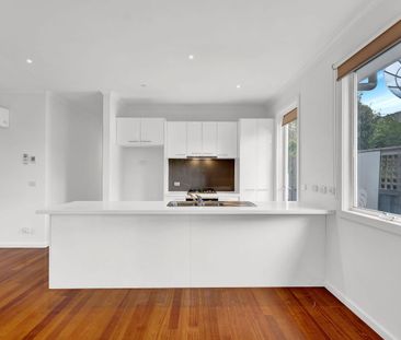 Sunlit Single-Level Living in a Quiet Bayside Cul-de-Sac - Photo 6