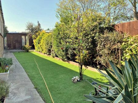 1 bedroom in a house share to rent - Photo 2