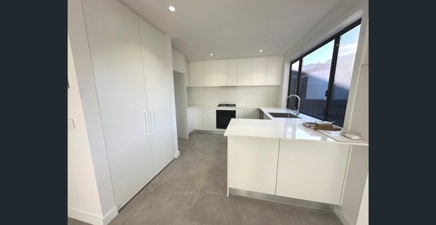 Spacious Two Bedroom Granny Flat - Photo 1