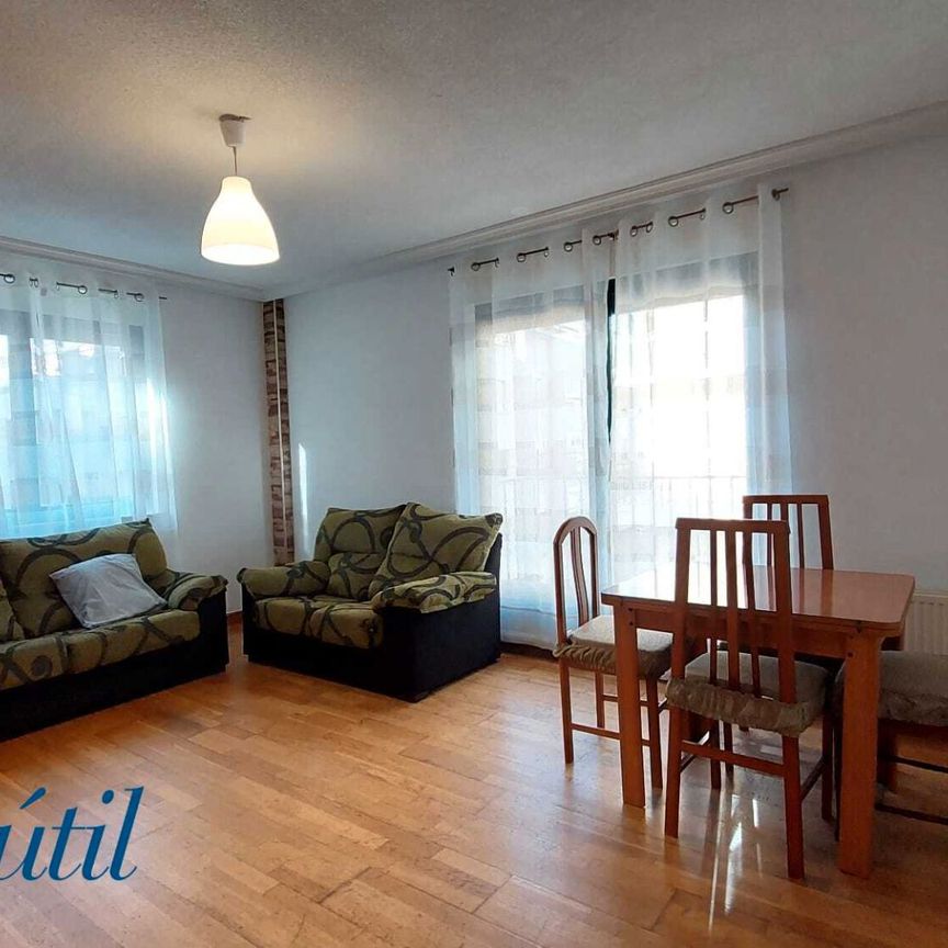 Piso de alquiler en Calle Fernando de Rojas, Salesas - Photo 1