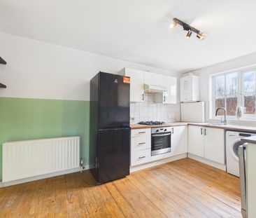 2 bedroom in Ye Meads, Maidenhead - Photo 2