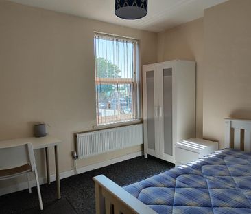 2 bedroom end of terrace house to rent - Photo 6