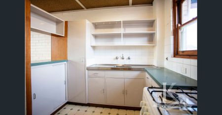 Fabulous Top Floor Location.. - Photo 4