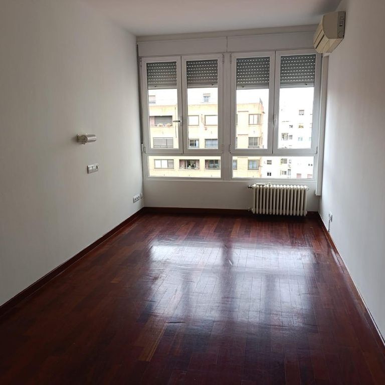 4 room luxury Apartment for rent in Valencia, Spain - Photo 1
