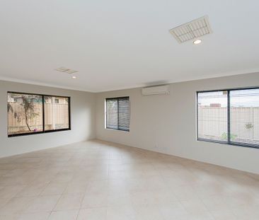 Beautiful, Large Family Home - Photo 6
