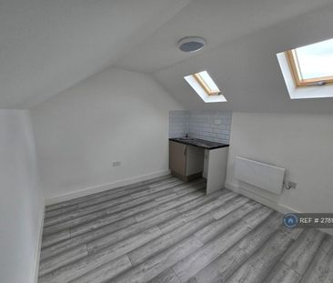 Studio to rent - Photo 6