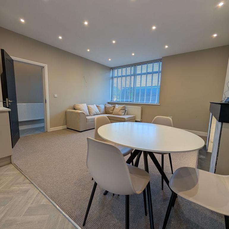 6 bedroom house of multiple occupation to rent - Photo 1