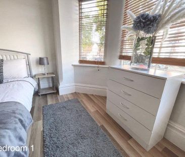 4 bedroom terraced house to rent - Photo 5