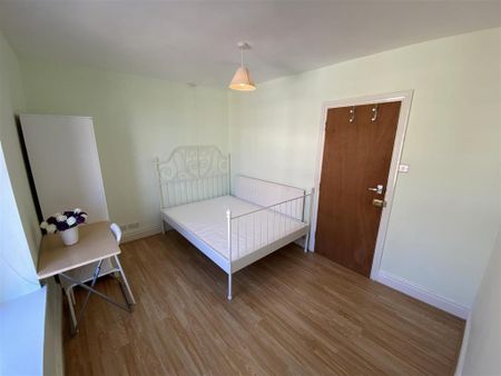 4 bedroom private hall to rent - Photo 5