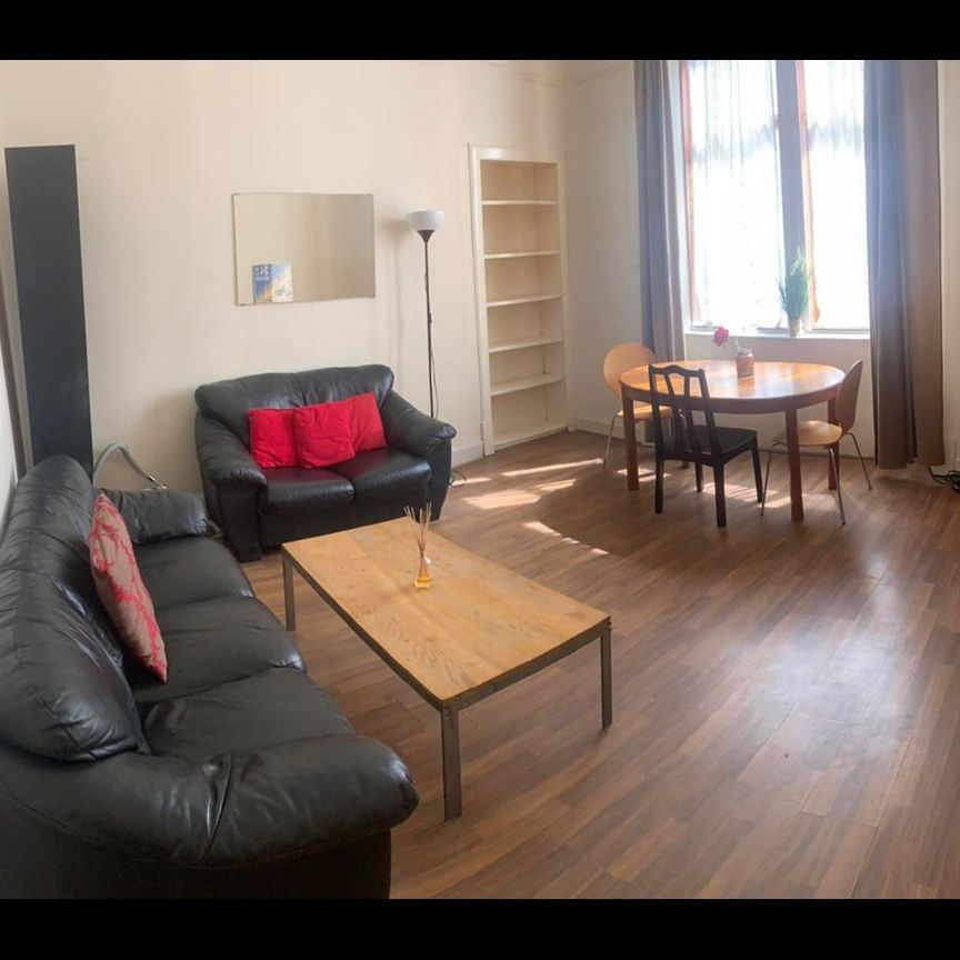 3 Bed Flat, Hill Street, G3 - Photo 1