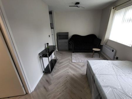 Studio to rent - Photo 3