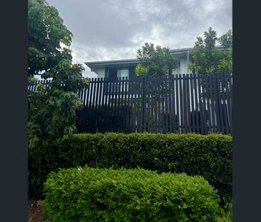 Opportunity awaits - Beautiful setting and comfort (Don't miss out) - Photo 1