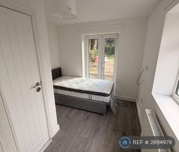 1 bedroom in a house share to rent - Photo 5