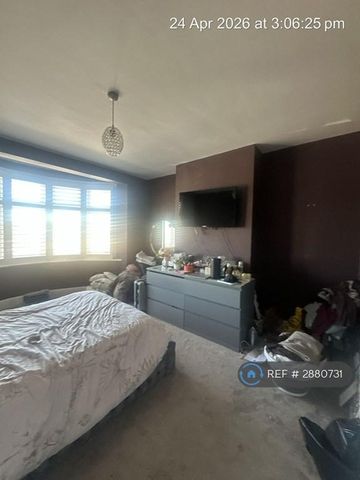 4 bedroom terraced house to rent - Photo 4
