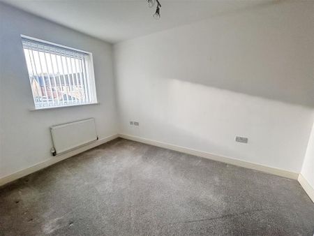 4 bedroom semi-detached house to rent - Photo 4